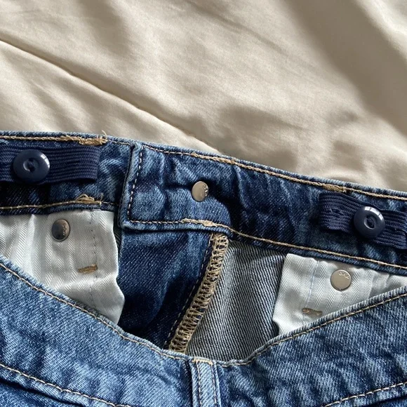 NWT Gap Mid-Rise Side Vent Hem Distressed 90s Loose Straight Leg Jeans - Picture 6 of 14